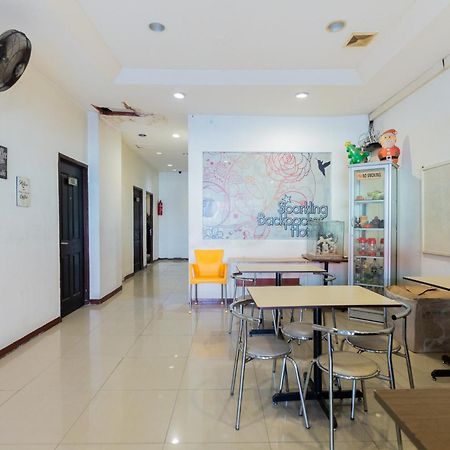 Reddoorz At Sparkling Hotel スラバヤ エクステリア 写真