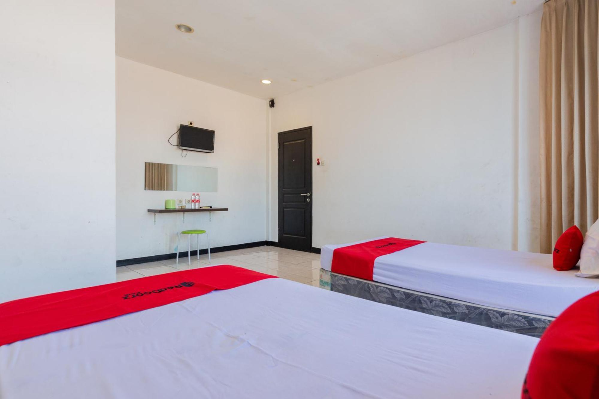Reddoorz At Sparkling Hotel スラバヤ エクステリア 写真